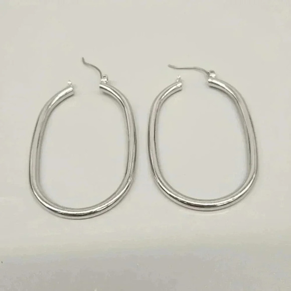 #426 Silver tone hoop earring - Picture 2 of 3